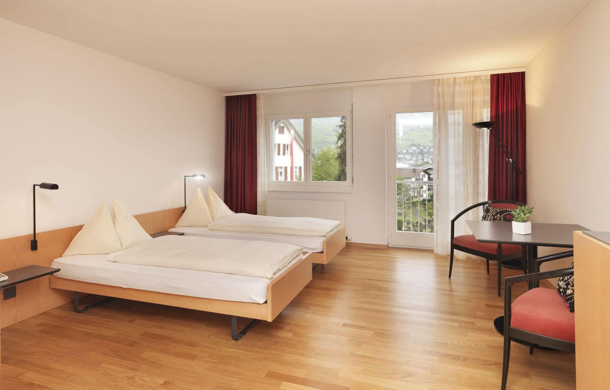 Hotel Krone ブオクス エクステリア 写真
